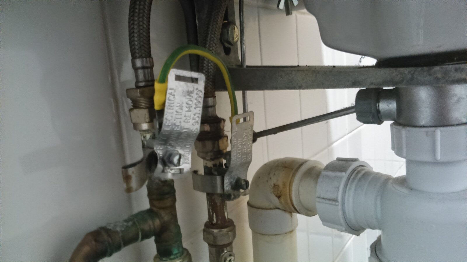 Rioollucht in huis: de zes gewone oorzaken (en wat eraan te doen is)